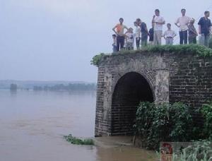 吉水古城牆的遊客