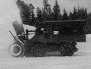 （圖）1955年的一台裝備著吹雪車的烏尼莫克卡車。