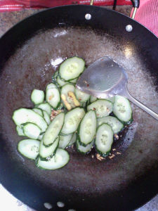 黃瓜片翻炒