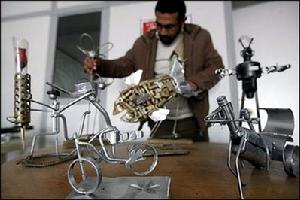 （圖）伊拉克藝術家在進行創作