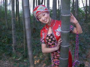 《星光大道》冠軍楊娟土家族服飾