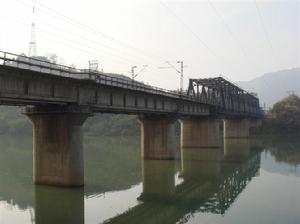 1988年新修的鐵架橋