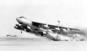 B-47起飛用助飛火箭提高推力