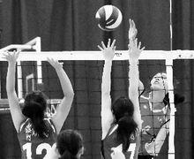 資格賽內蒙古隊（上）以2比0戰勝中國澳門隊