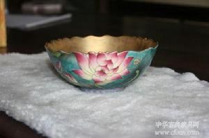 清雍正&middot;琺瑯彩荷花瓷碗正面