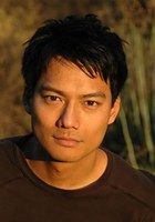 阿奇·高飾演【百合的丈夫】