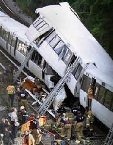 美國捷運列車發生相撞事故