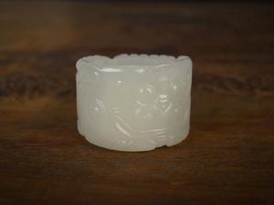 白玉獸面紋扳指 白玉獸面紋扳指