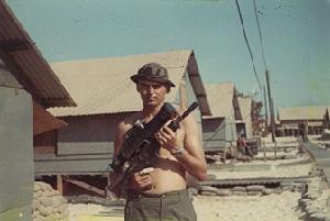 （圖）裝上夜視瞄準鏡的XM177E1