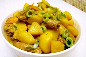 土豆燉雞脖 土豆燉雞脖
