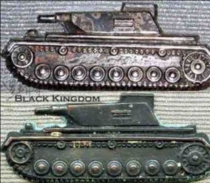 上圖為仿品，坦克整體對比，注意細節差異。