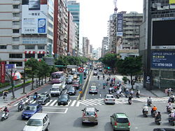 （圖）台北交通一景：基隆路信義路口
