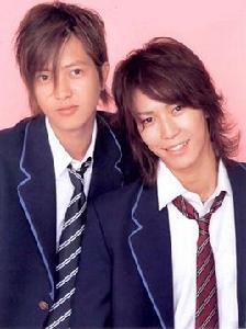 pk[日本男子演唱組合（修二與彰）]