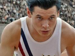 《堅不可摧》劇照