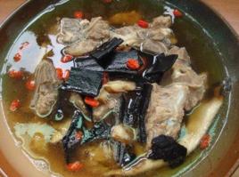 首烏燉雞 首烏燉雞