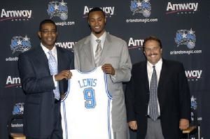 拉沙德·劉易斯/RashardLewis/9 位置：小前鋒 身高：2.08米/6尺10