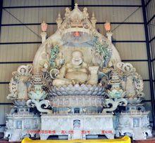 翡翠雕成重60噸的彌勒像