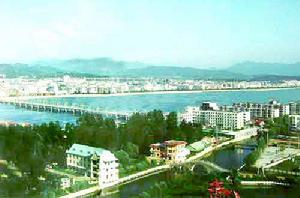 岫巖滿族自治縣