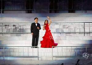 韋唯雷岩唱響會歌《共圓精彩》