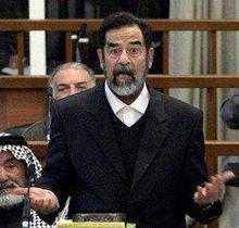 法庭上的薩達姆