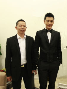 徐勝方和黃曉明合影