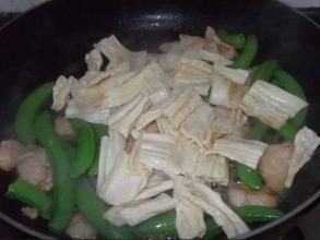 支竹芹菜炒蘭豆 支竹芹菜炒蘭豆