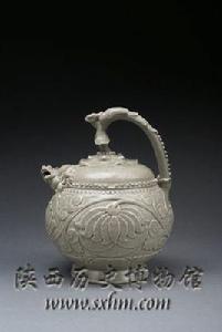 五代青釉提梁倒灌壺 五代青釉提梁倒灌壺