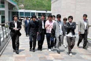 人多勢眾 人多勢眾