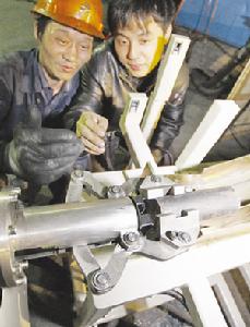 “鍛造一號”機器人 “鍛造一號”機器人