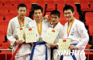 （圖）山西選手朱剛勇（左二）在頒獎儀式上