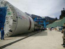 “林芝一號”TBM打通墨脫多雄拉隧道