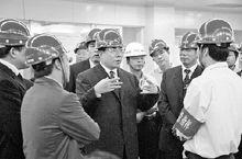 段文德同志生前在基層視察工作