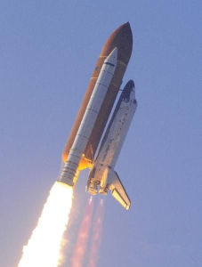 發現號太空梭對接空間站 發現號太空梭對接空間站