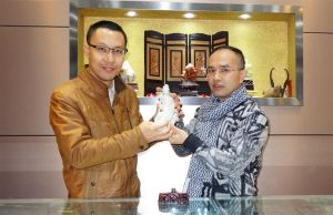 潘甫與肖健研討南派玉雕文化