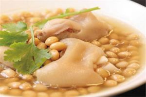 黃豆豬蹄湯