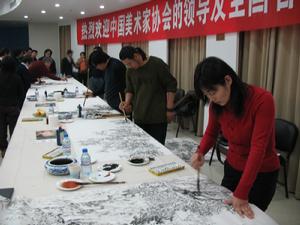 中國美協會員精品展開幕式後筆會現場