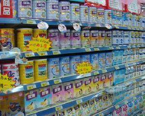 8月9日，在石家莊北國超市懷特店，聖元奶粉正在搞促銷活動