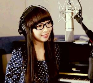 鬼月(網路配音圈的女CV)