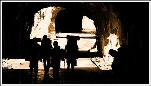 走進錫崖掛壁公路