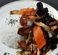 臘腸燒香菇蓋澆飯 臘腸燒香菇蓋澆飯