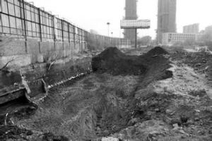 800平方米的焦油池及周邊