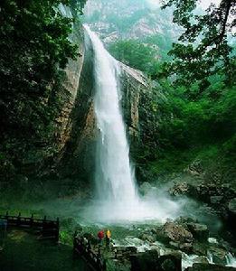 泌陽白雲山瀑布