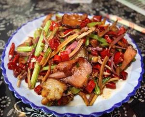 香辣蕨菜炒臘肉 香辣蕨菜炒臘肉