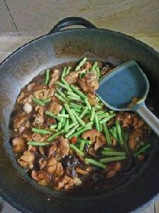 啤酒燜雞 啤酒燜雞