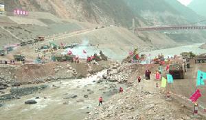 2004年2005年，公司不斷快速發展，莊河發電公司、大同發電公司、邯鄲熱電擴建工程等相繼開工或投產，大渡河瀑布溝水電站成功截流。