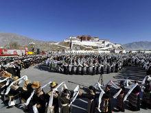 藏族同胞歡慶水龍（2012）新年