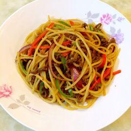 黑椒牛柳炒意面 黑椒牛柳炒意面