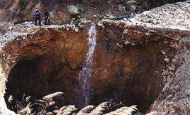 神秘深坑 神秘深坑