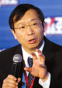 易綱[經濟學博士]