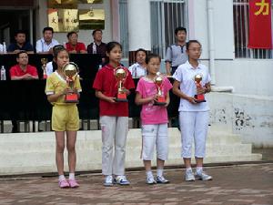 （圖）表彰優秀學生